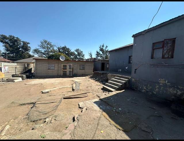 10 BEDROOM HOUSE FOR SALE IN GERMISTON SOUTH